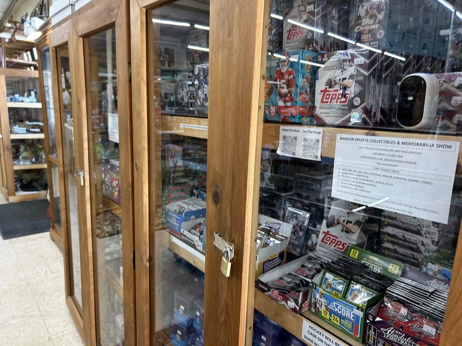bangor-antiques-mall-boxed-trading-cards-and-collectibles