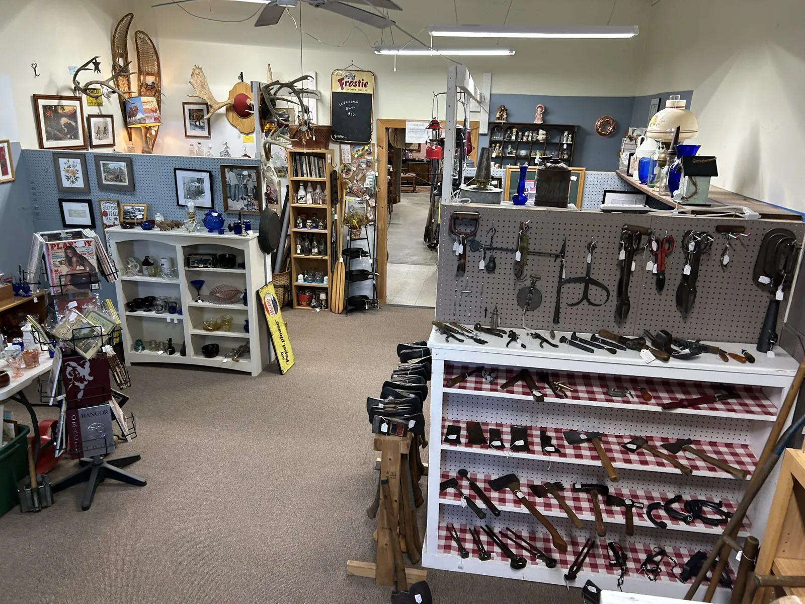 bangor-antiques-mall-jewelry-display-and-antique-booths