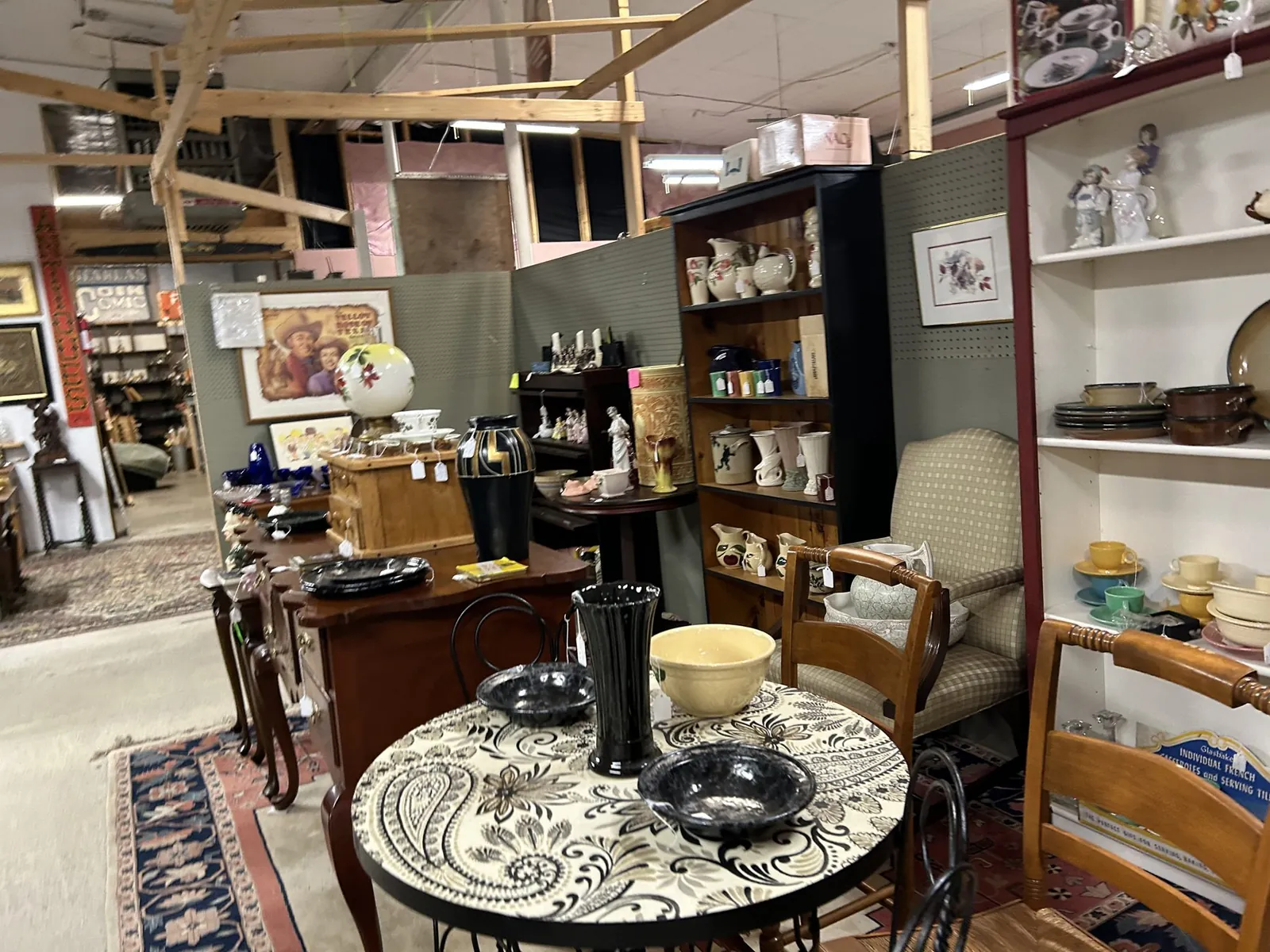 bangor-antiques-mall-round-table-and-ceramics-booth