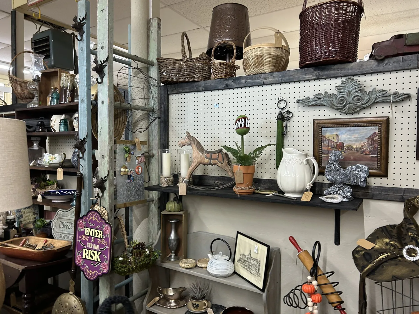 bangor-antiques-mall-woven-baskets-and-wall-decor